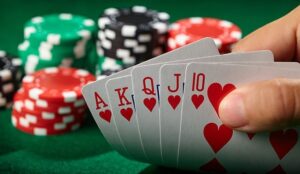 Chơi bài Poker: Luật cơ bản và kinh nghiệm cược hiệu quả