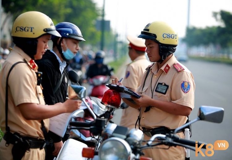 Mộng thấy công an bắt đánh số gì - Chiêm bao có thể là điềm cát hoặc hung 